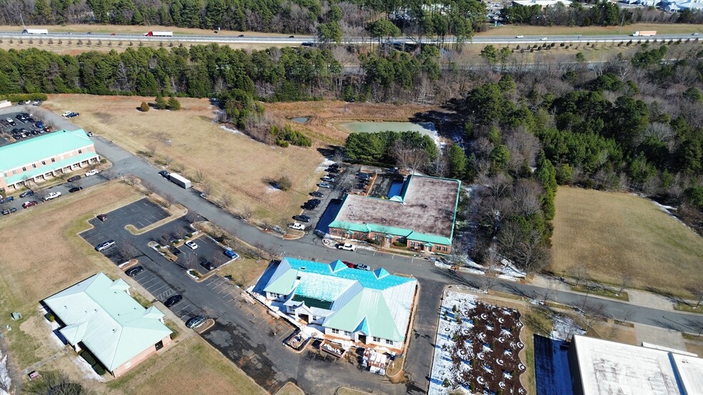 More Photos Of 15805 Brookway Dr, Huntersville Office For Lease