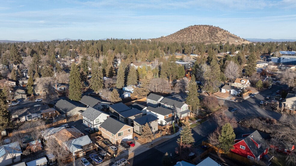 More Photos Of 428 NE Burnside Ave, Bend Apartments For Sale