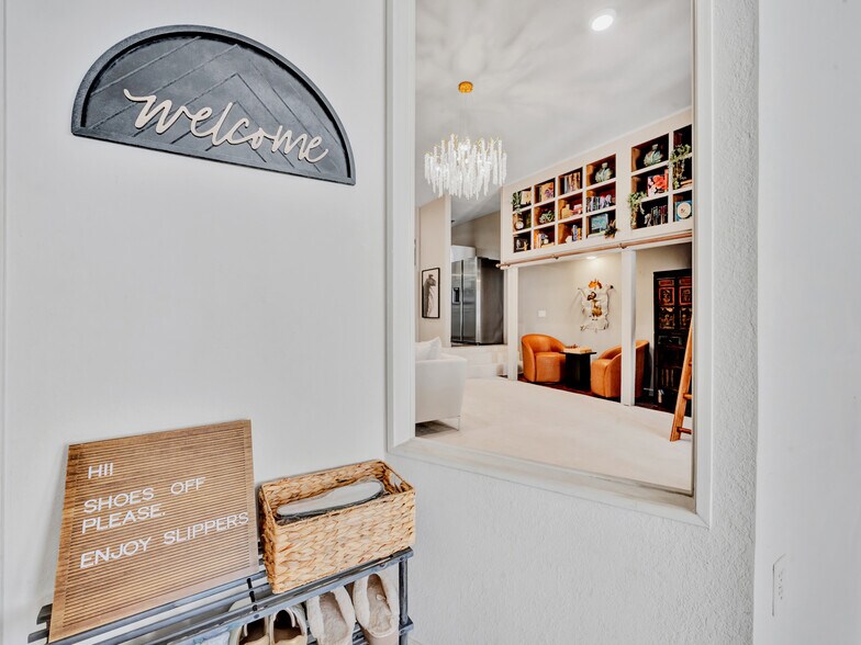 More Photos Of 106 W Main St, Pilot Point Storefront For Sale