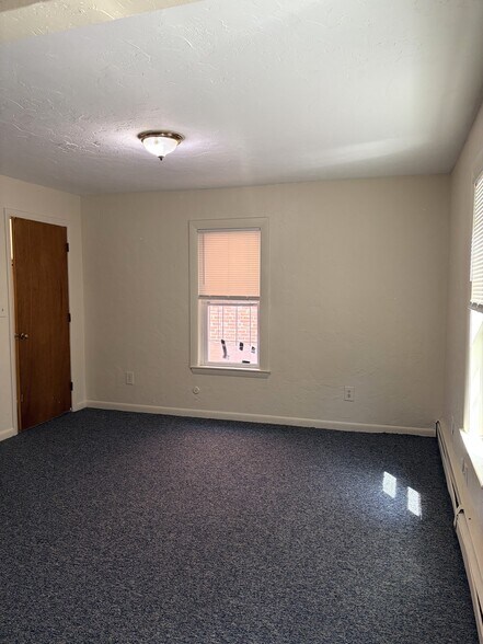 More Photos Of 8 Exchange Ct, Waltham Multifamily For Sale