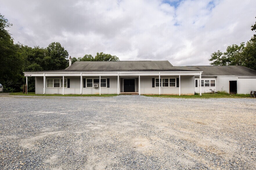 Primary Photo Of 265 Harrisonville Lake Rd, Pilesgrove Service For Lease