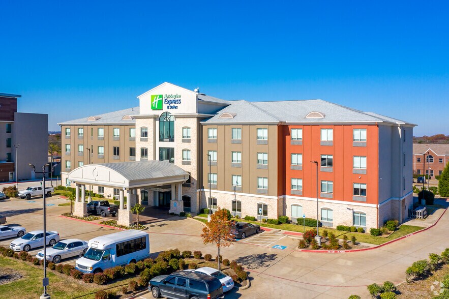 More Photos Of 8703 E R L Thornton Fwy, Dallas Hotel For Sale