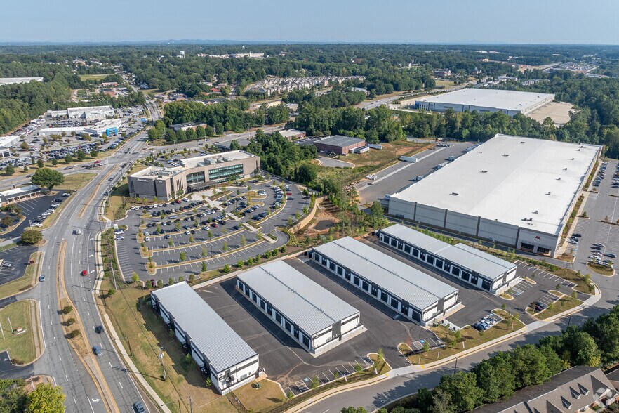 More Photos Of 4365 South Lee St, Buford Showroom For Lease