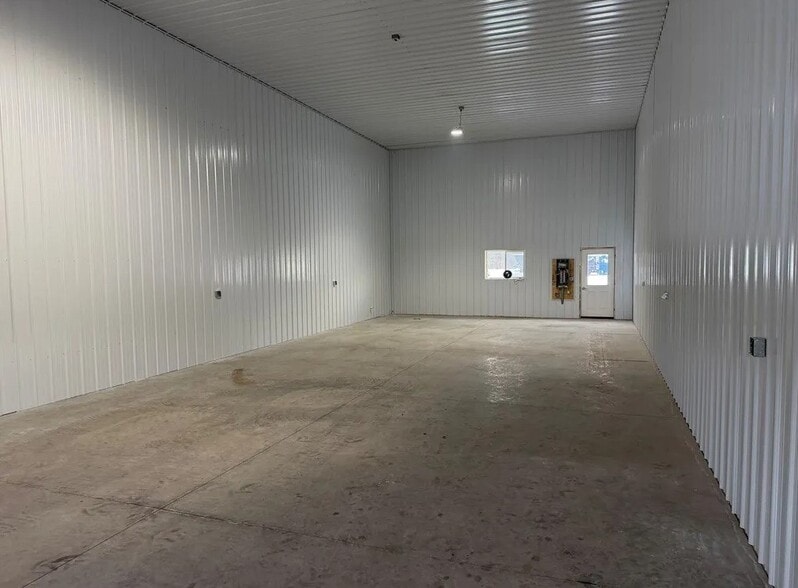 More Photos Of 30 King Rd, Churchville Showroom For Lease