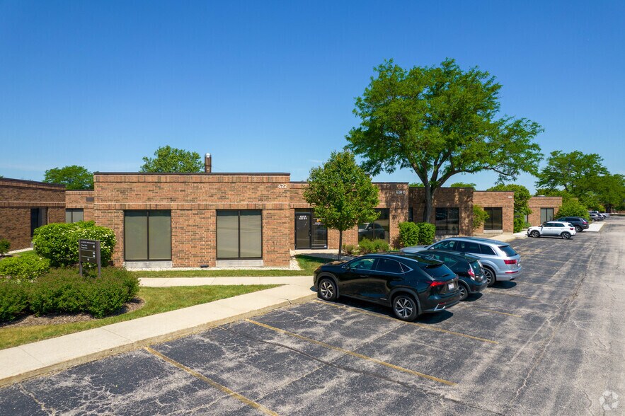 Primary Photo Of 600-650 Academy Dr, Northbrook Office For Lease