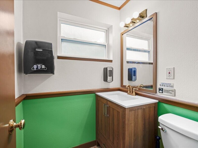 More Photos Of 1452 Bellaire Ln NE, Palm Bay Freestanding For Sale