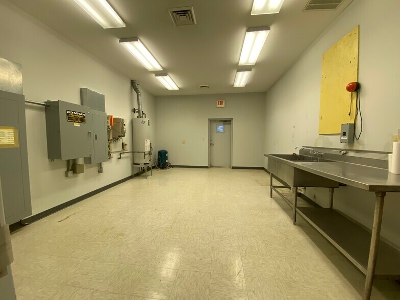 More Photos Of 1419 Chapman Hwy, Sevierville Light Distribution For Lease