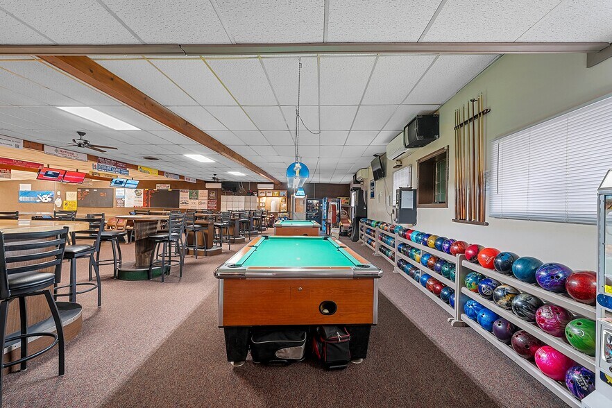 More Photos Of 326 Main St, Wausaukee Bowling Alley For Sale