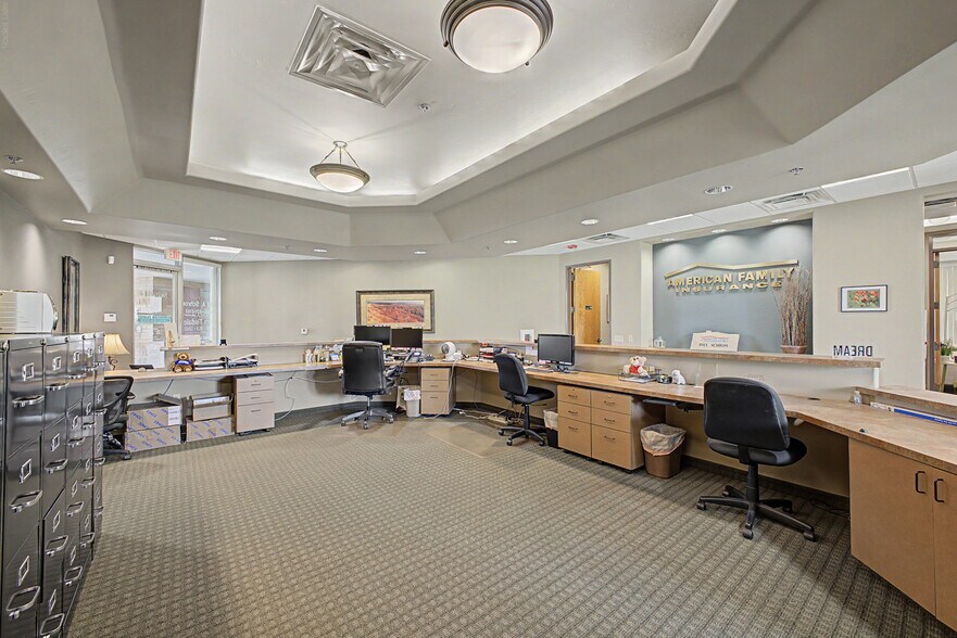 More Photos Of 565 W Chandler Blvd, Chandler Office For Lease