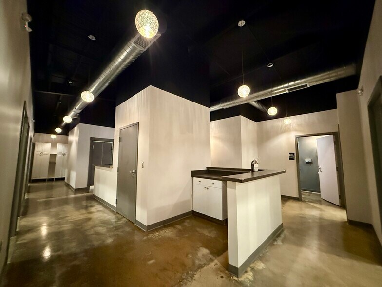 More Photos Of 2105 Juniper Lake Rd, West End Medical For Lease