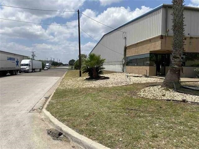 More Photos Of 14202 Atlanta Dr, Laredo Warehouse For Lease