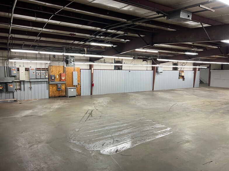 More Photos Of 585 Old Georgia Rd, Moore Warehouse For Lease
