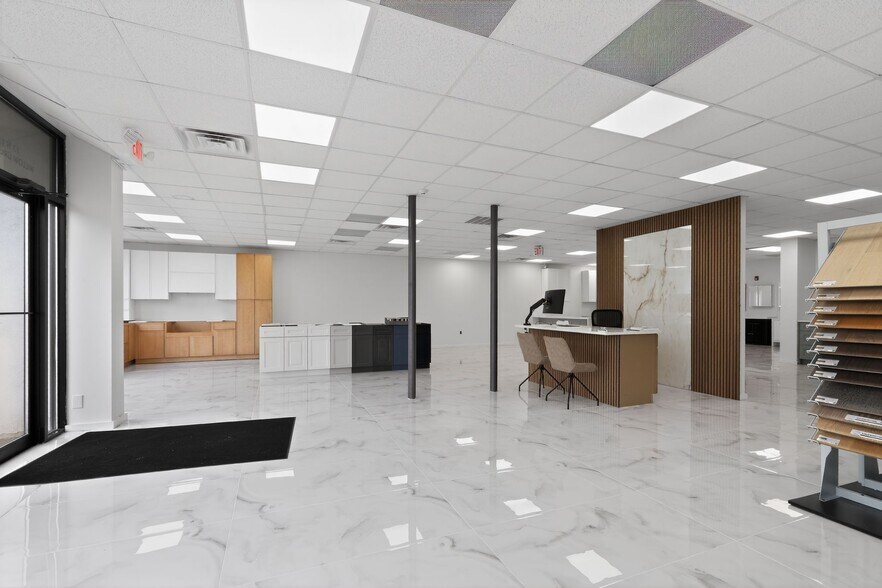 More Photos Of 13 N York Rd, Willow Grove Freestanding For Lease