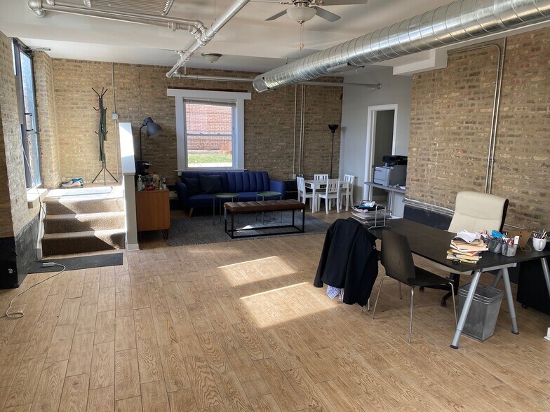 More Photos Of 2000 W Foster Ave, Chicago Apartments For Lease