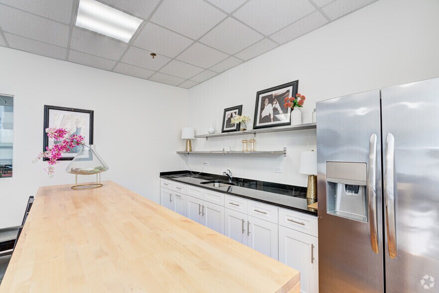 More Photos Of 3520 S Morgan St, Chicago Loft Creative Space For Lease