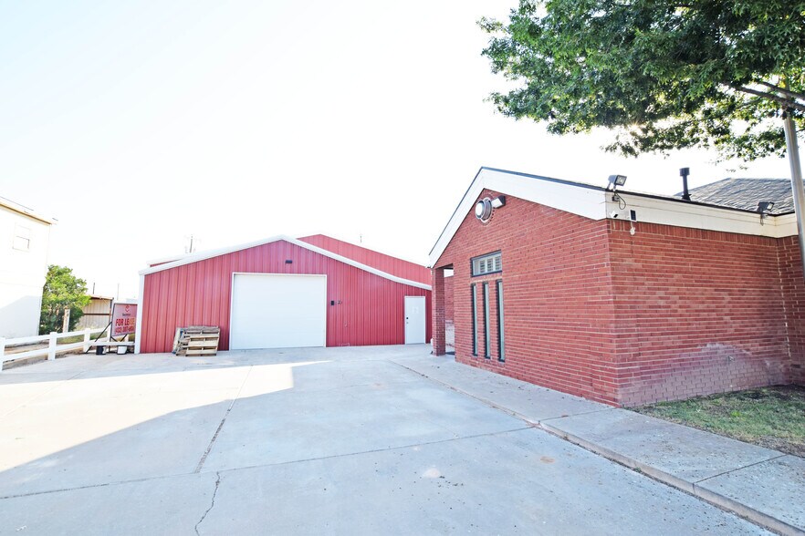 More Photos Of 327 SE Loop 338, Odessa Flex For Lease