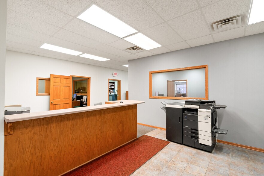 More Photos Of 316 N Main St, Lake Mills Office For Sale