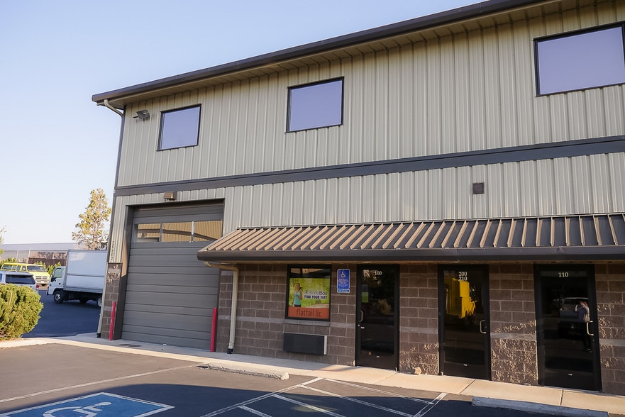 More Photos Of 20802 Sockeye Pl, Bend Industrial For Lease