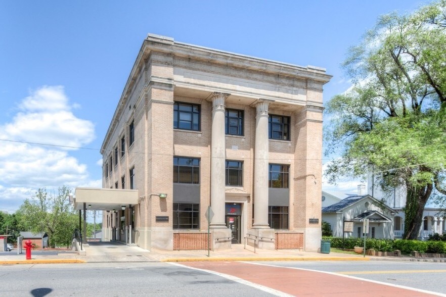 More Photos Of 113 W Main St, Orange Bank For Lease