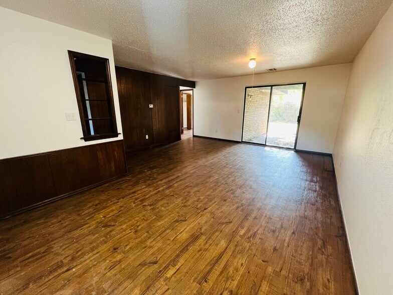 More Photos Of 2256 Donna Dr, Norman Multifamily For Sale