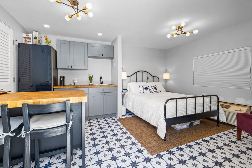 More Photos Of 2801 7th Ave N, Saint Petersburg Hospitality For Sale
