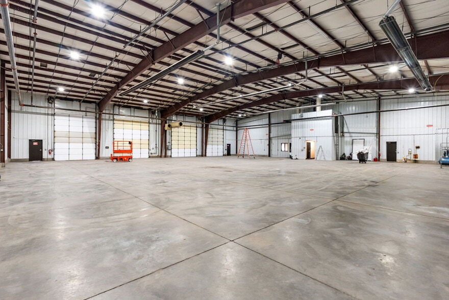 More Photos Of 2150 Victor Pl, Colorado Springs Distribution For Lease