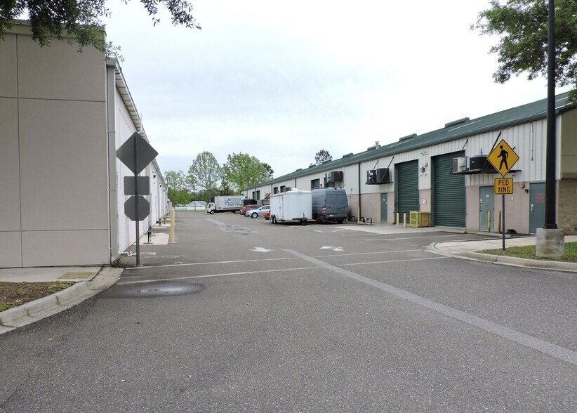 More Photos Of 1635 Farm Way, Middleburg Warehouse For Sale