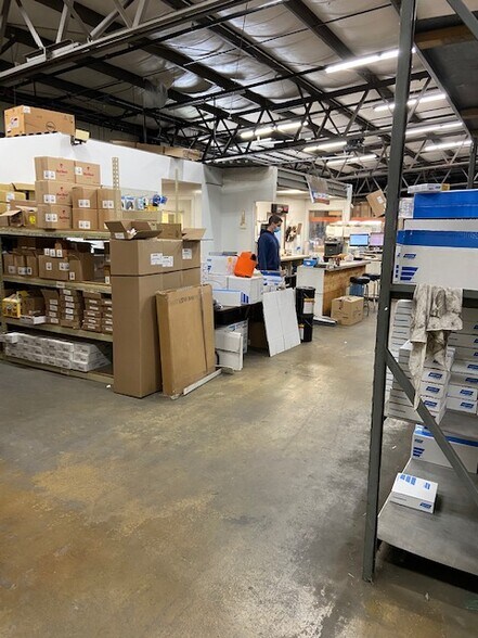 More Photos Of 289 Elm St, Marlborough Warehouse For Lease