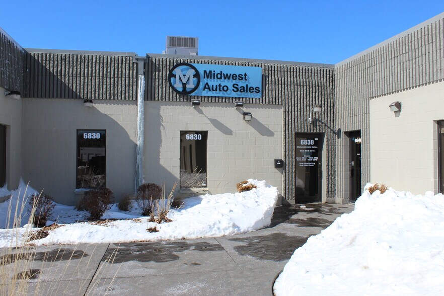 More Photos Of 6820-6848 Washington Ave S, Eden Prairie Showroom For Lease