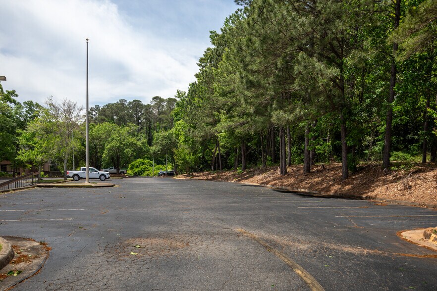 More Photos Of 3500 Riverside Dr, Macon-Bibb Religious Facility For Sale