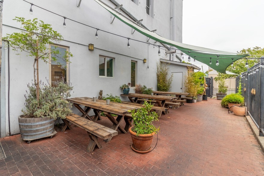 More Photos Of 102 S State St, Ukiah Storefront Retail Office For Sale