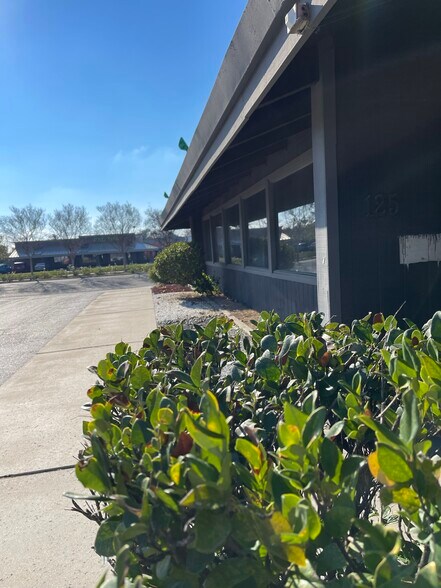 More Photos Of 125 Shaw Ave, Clovis Freestanding For Sale