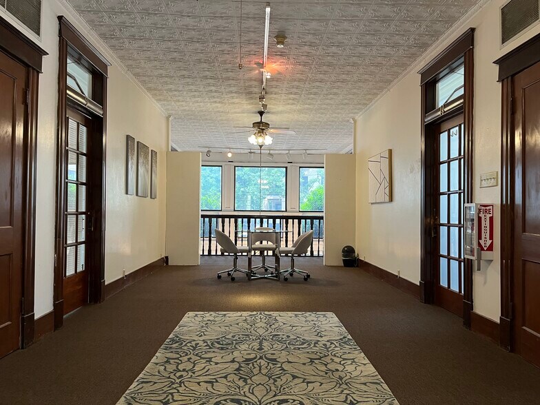More Photos Of 2821-2909 McKinney Ave, Dallas Storefront Retail Office For Lease