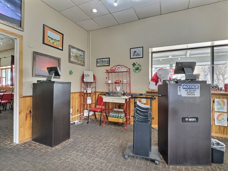 More Photos Of 203 E Cleveland St, Sundance Storefront Retail Office For Sale