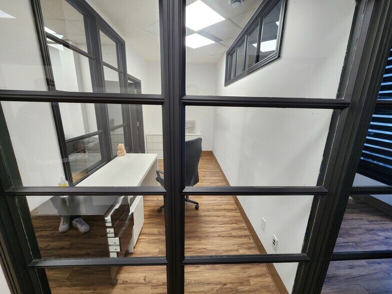 More Photos Of 2420-2440 Boul Industriel, Laval Storefront Retail Office For Lease