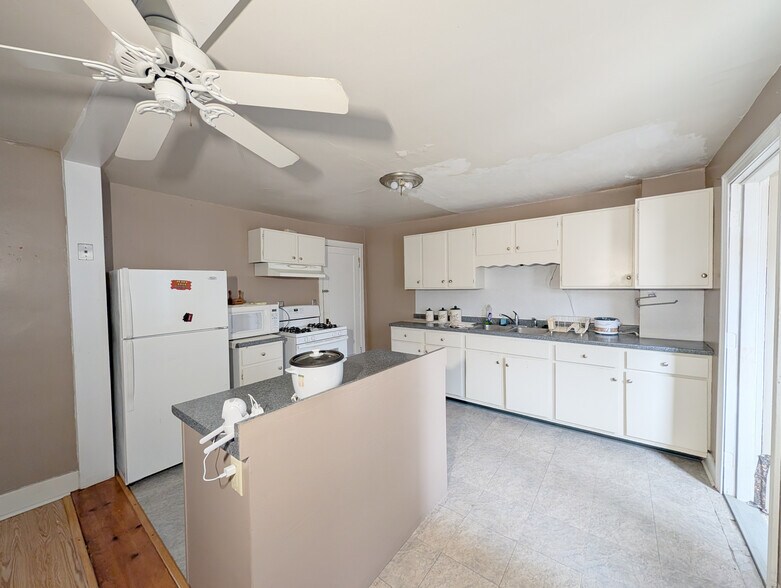 More Photos Of 109 S Washington St, Rochelle Religious Facility For Sale