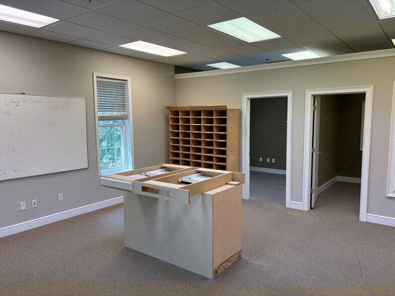 More Photos Of 10 Plantation Park Dr, Bluffton Office For Sale