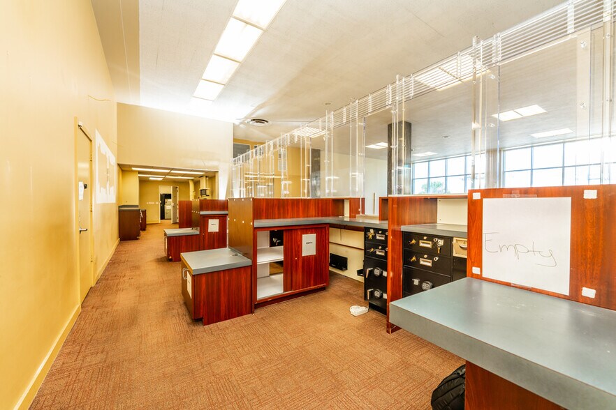 More Photos Of 130 N Ridgewood Ave, Daytona Beach Office For Sale
