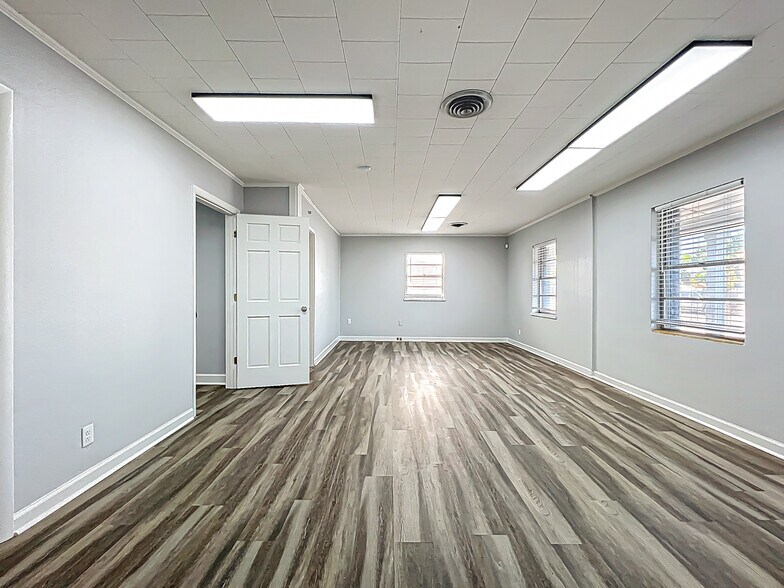More Photos Of 1976 W Fairbanks Ave, Winter Park General Retail For Sale