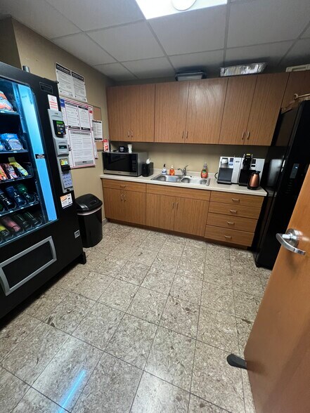 More Photos Of 213 S Oak Ave, Owatonna Office For Sale