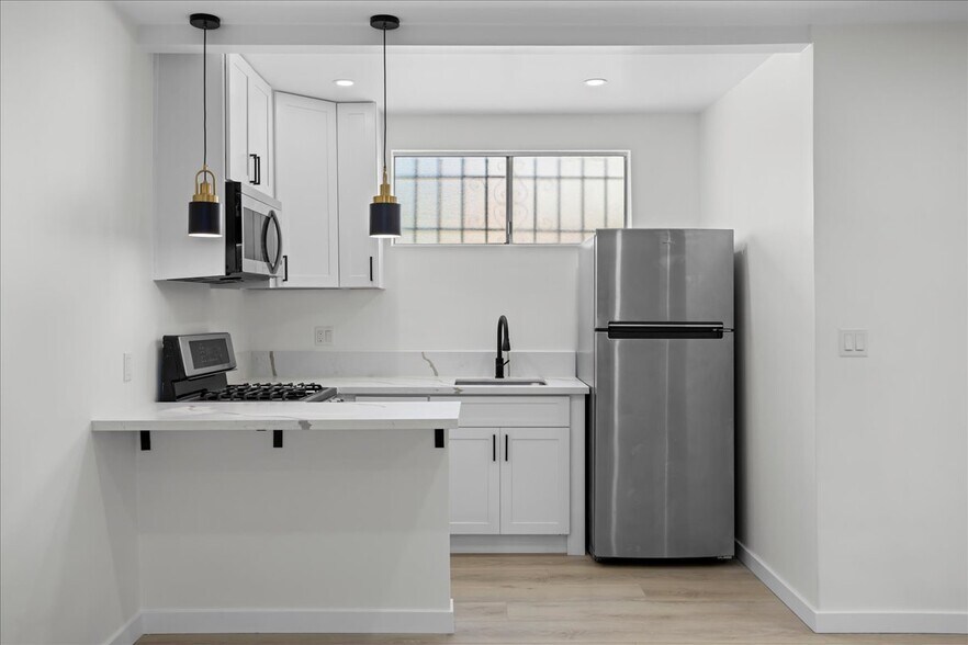 More Photos Of 2218 24th St, Santa Monica Apartments For Sale