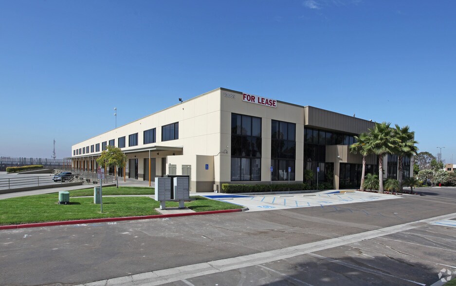 More Photos Of 10065 Via De La Amistad, San Diego Distribution For Lease