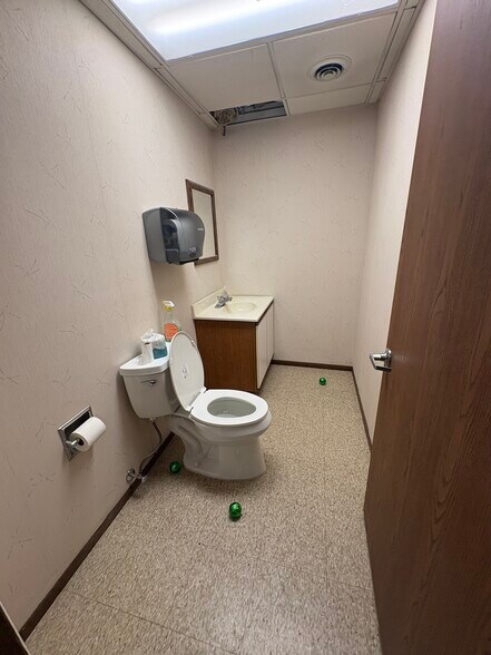 More Photos Of 773 Pershing St, Ellwood City Office For Sale