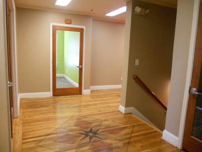 More Photos Of 113 S Perry St, Lawrenceville Office For Lease