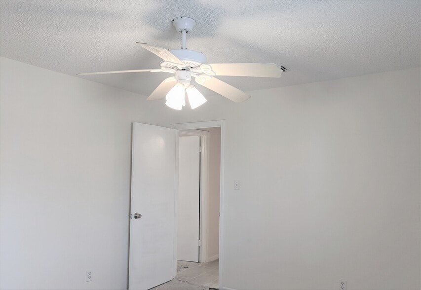 More Photos Of 704 E 22nd St, Houston Apartments For Sale