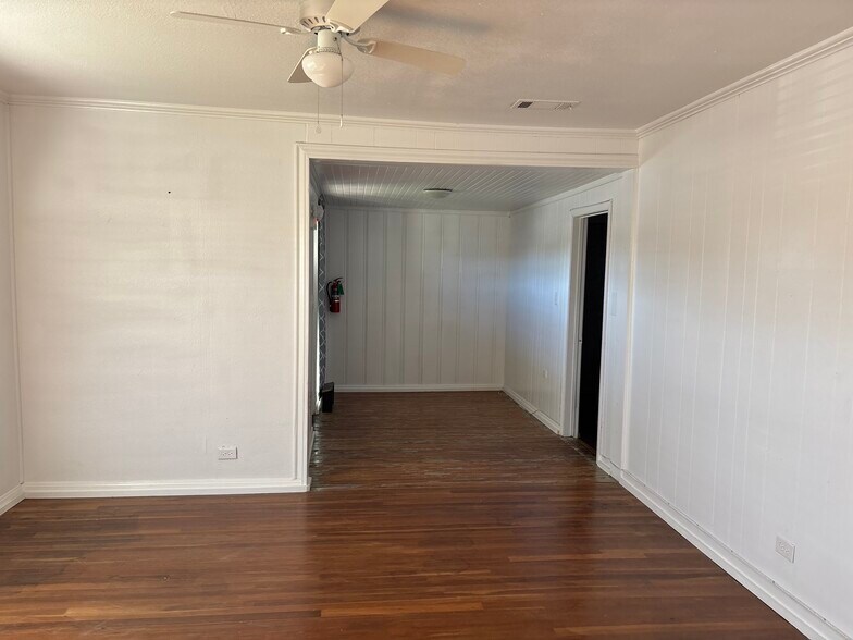 More Photos Of 871-873 S Wheeler St, Jasper Storefront For Lease