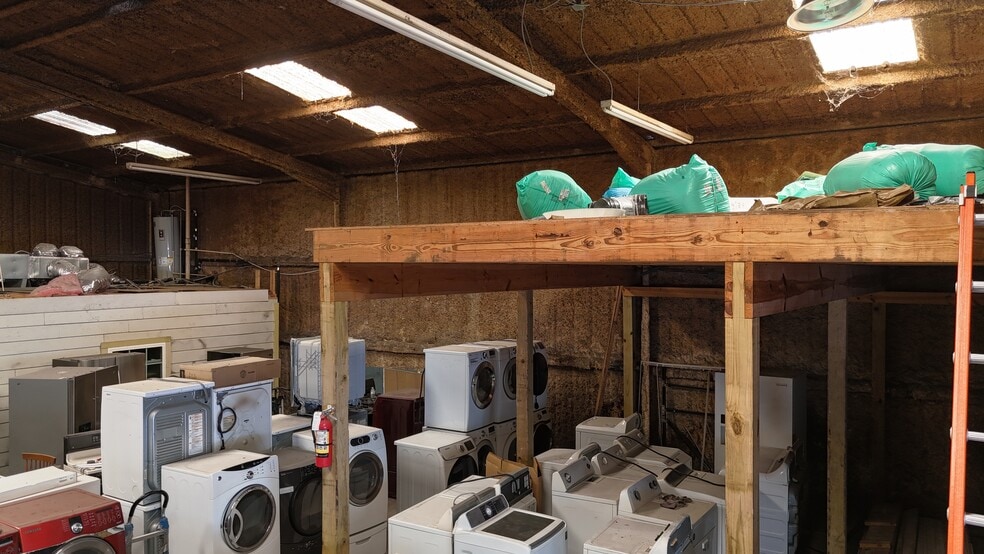 More Photos Of 8709 Irvington Blvd, Houston Warehouse For Sale