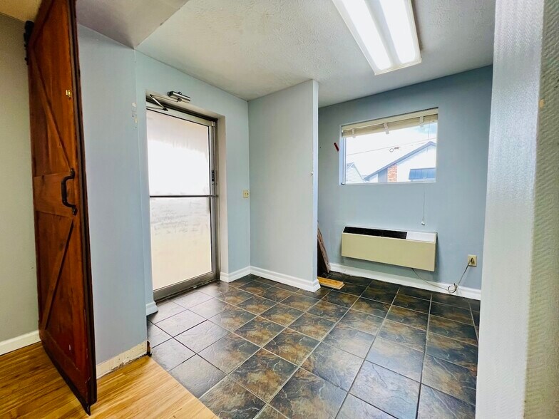 More Photos Of 414 Public Sq, Columbia Office For Sale