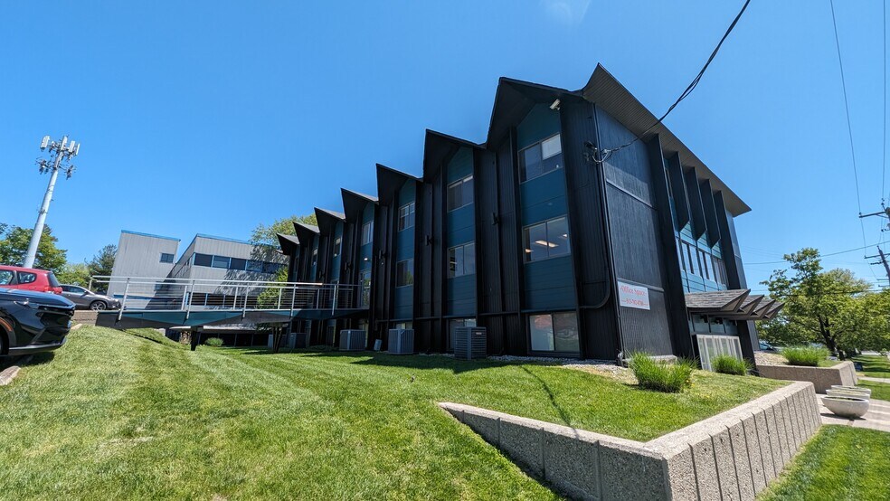 Primary Photo Of 4242 Airport Rd, Cincinnati Office For Sale