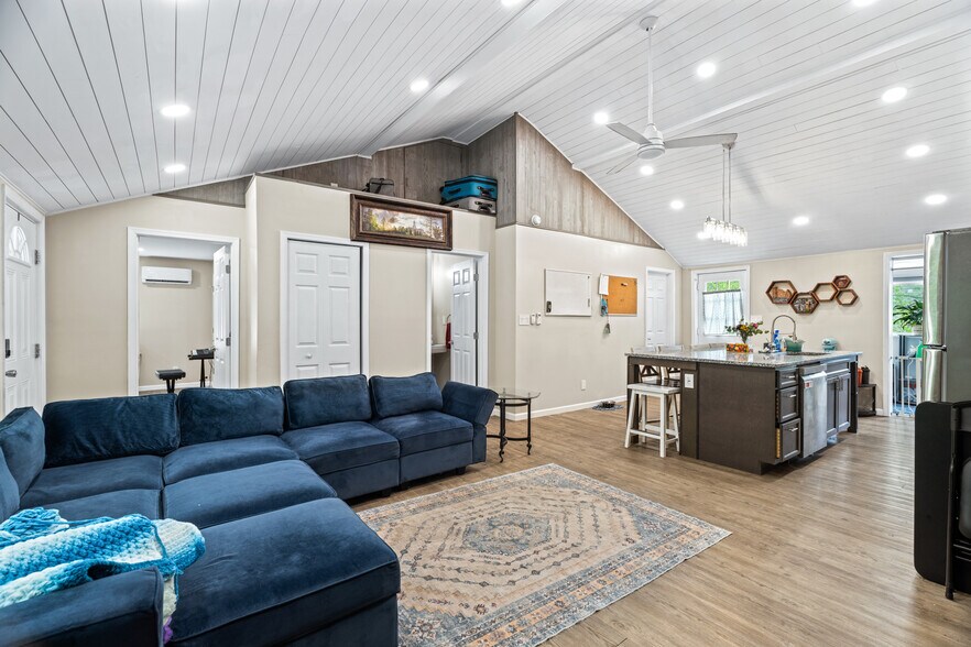 More Photos Of 217 W 28th St, Buena Vista Apartments For Sale